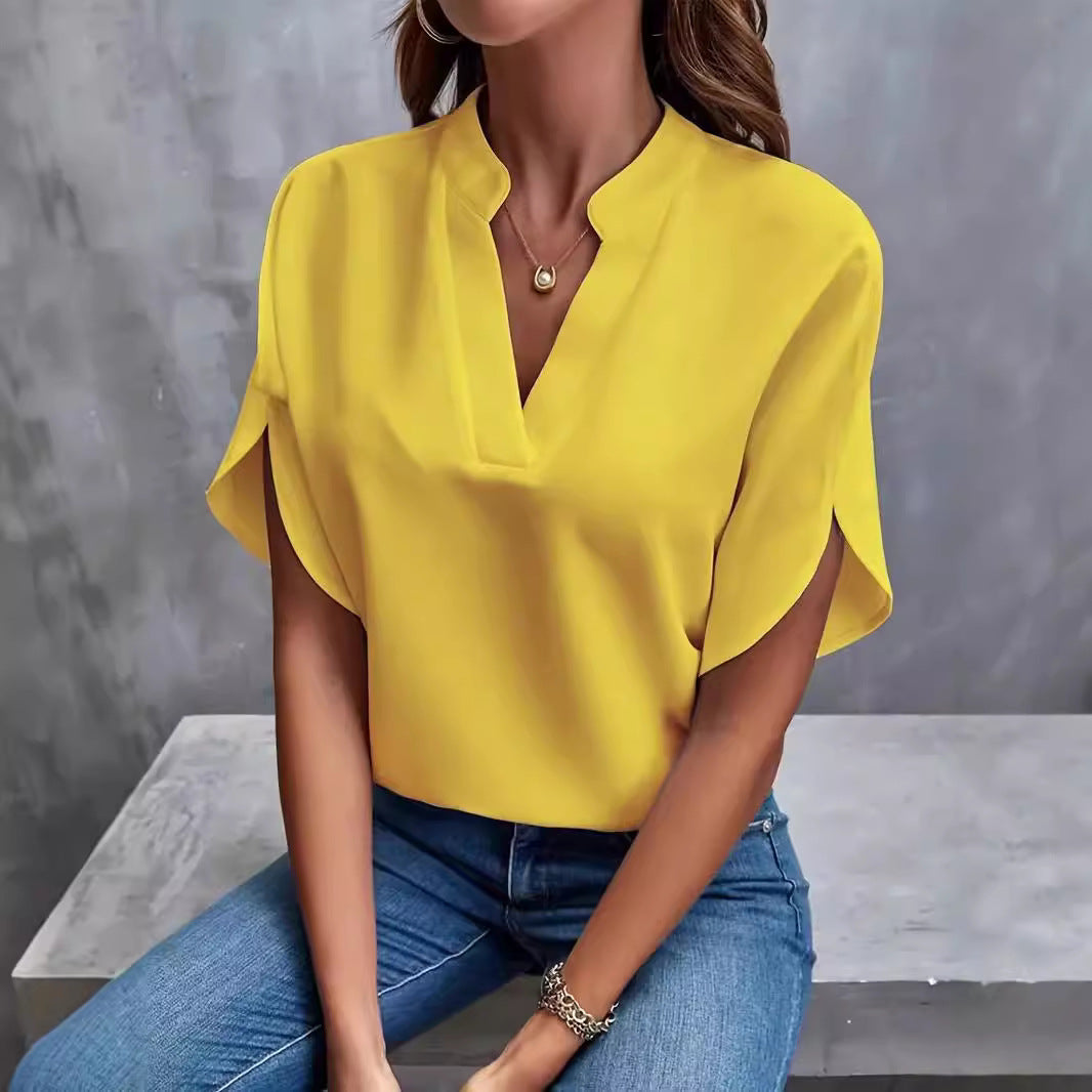Women's blouse with a relaxed fit and elegant details Chic und Stil
