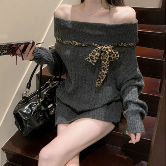 Pull en grosses mailles pour femmes avec épaule dénudée et accent de nœud ludique Chic und Stil