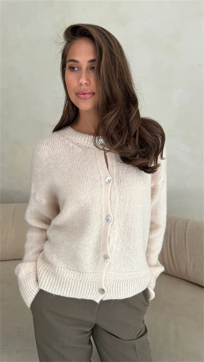 Dames cardigan en tricot douillet avec design à boutons et manches volumineuses Chic und Stil