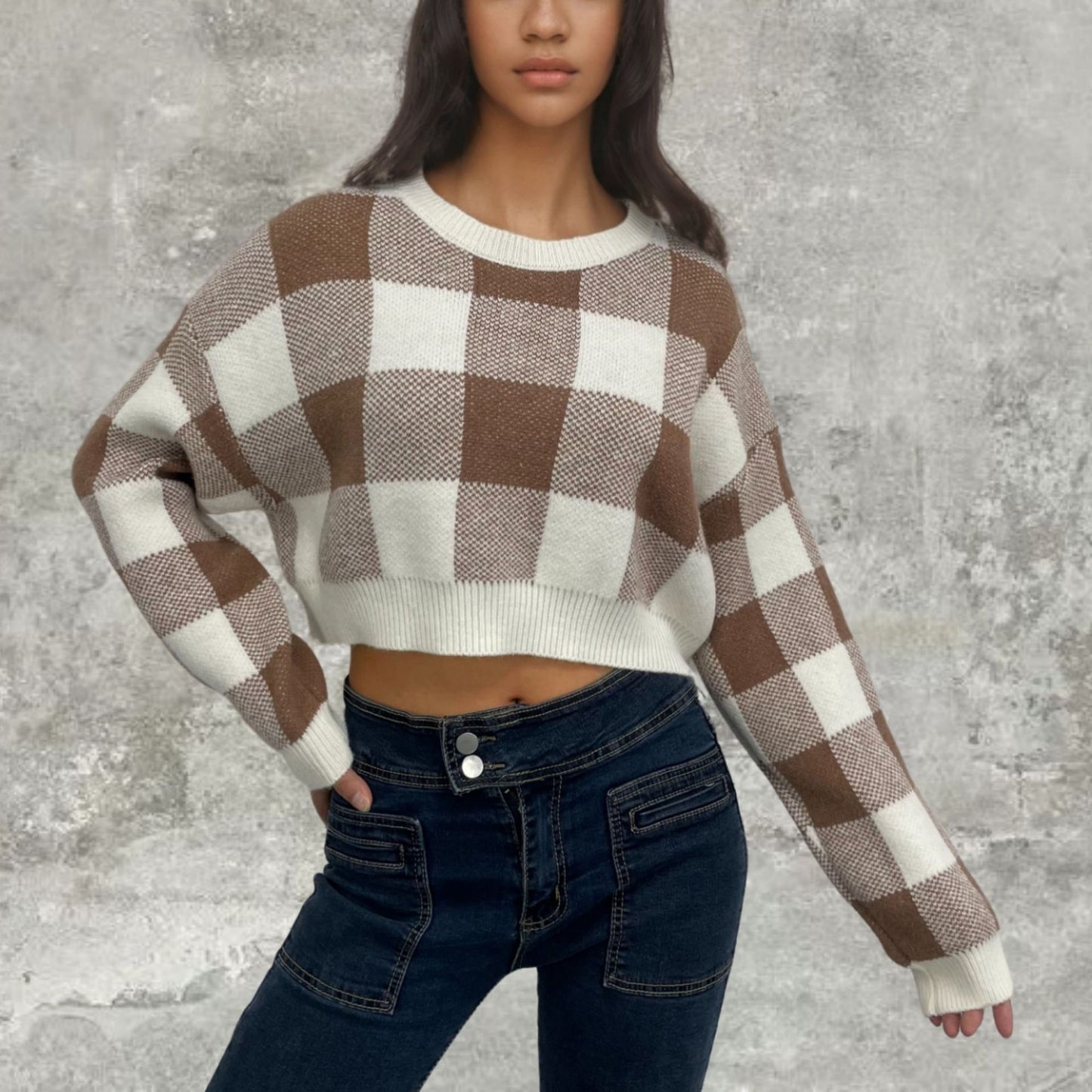 Chic and Style long sleeve cropped sweater for women with checked pattern