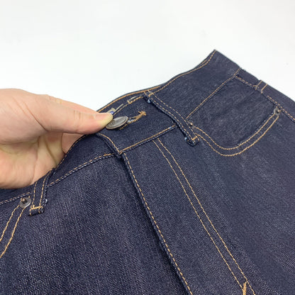 Women's jeans pants with a modern design featuring durable stitching and a timeless look Chic und Stil