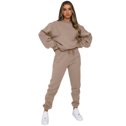 Women's comfortable tracksuit set with an oversized sweatshirt and comfortable jogger pants Chic and Style