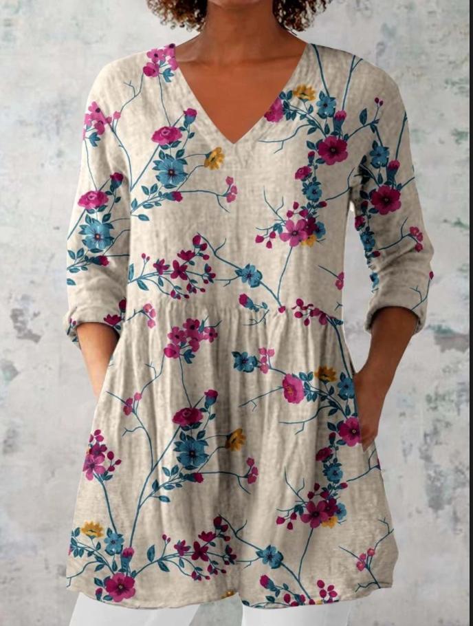 Robe chemise pour femmes avec un design floral et des poches pratiques Chic und Stil