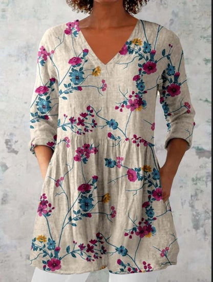 Robe chemise pour femmes avec un design floral et des poches pratiques Chic und Stil