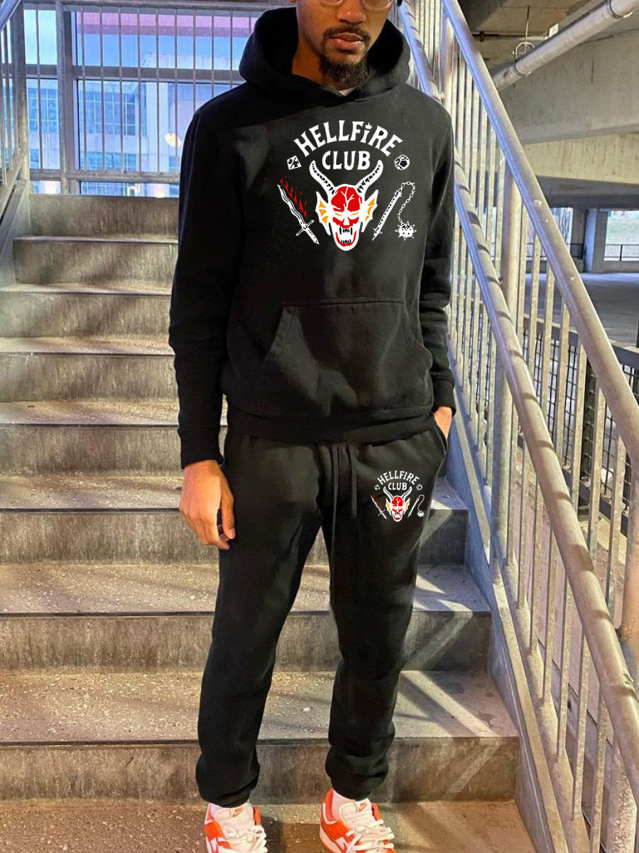 Comfortable men's set with hooded sweatshirt and jogger pants, striking graphic design Chic und Stil