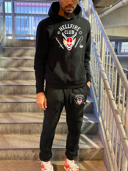 Comfortable men's set with hooded sweatshirt and jogger pants, striking graphic design Chic und Stil