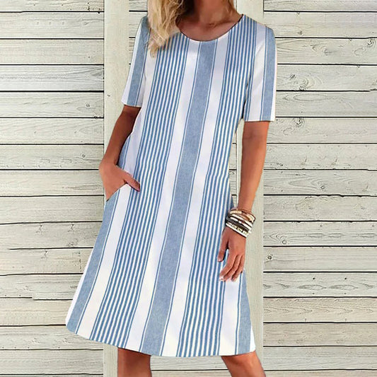 Robe de loisir pour femmes avec un élégant motif à rayures et des poches pratiques Chic und Stil
