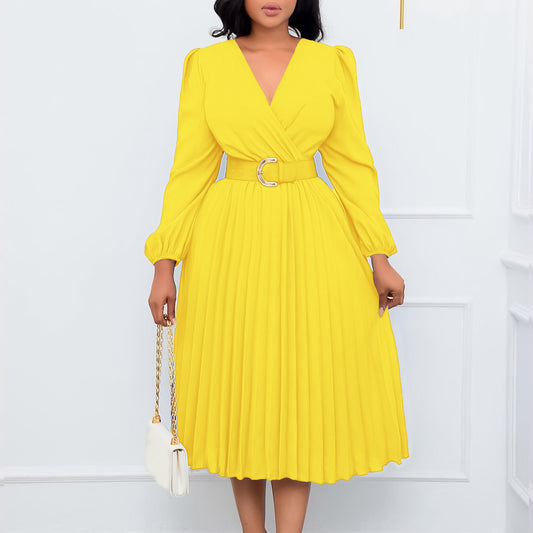 Robe portefeuille pour femmes avec des plis élégants et une ceinture cintrée Chic und Stil