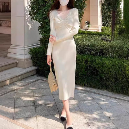 Robe en tricot pour femmes avec décolleté V plongeant et élégante structure côtelée Chic und Stil