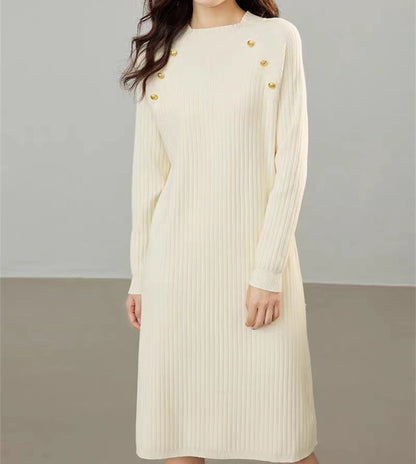 Robe en tricot pour femmes avec des détails de boutons décoratifs et une fine texture côtelée Chic und Stil