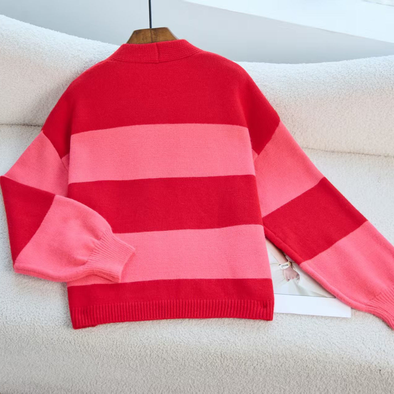 Dames Cardigan en tricot tendance avec larges rayures et coupe décontractée Chic und Stil