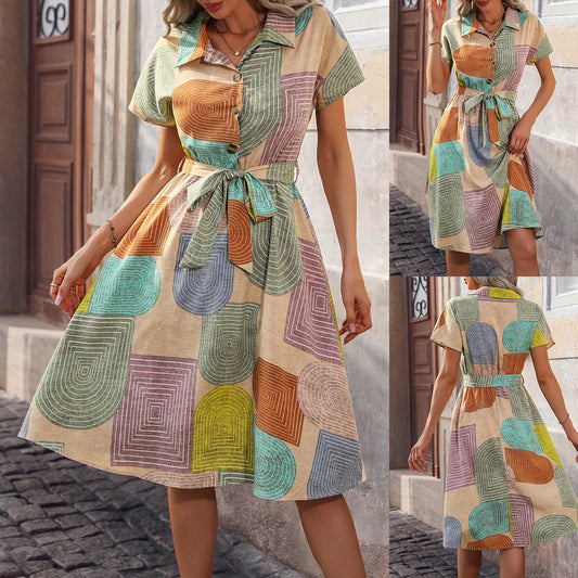 Robe femme avec impression abstraite et patte de boutonnage Chic und Stil