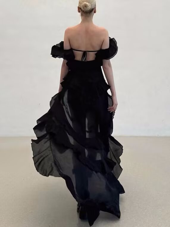 Robe maxi off-shoulder pour femmes avec des détails de volants volumineux et un ourlet flottant Chic und Stil