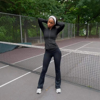 Women's athletic set with zip-up long sleeve top and flared pants Chic und Stil