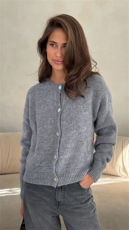 Dames cardigan en tricot douillet avec design à boutons et manches volumineuses Chic und Stil