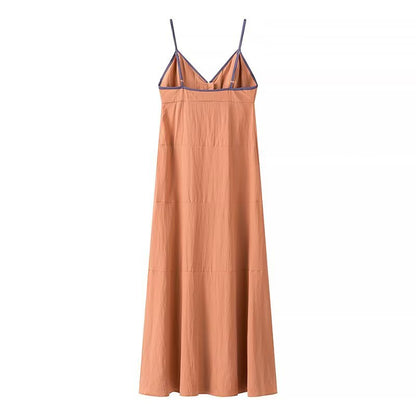 Robe maxi femme avec de fins détails de boutons et un délicat décolleté en V Chic und Stil