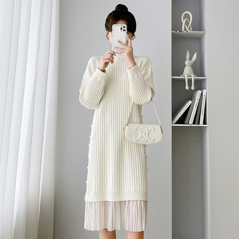 Robe tricot élégante pour femmes avec un design côtelé à la mode et des détails de bouton en perles Chic und Stil