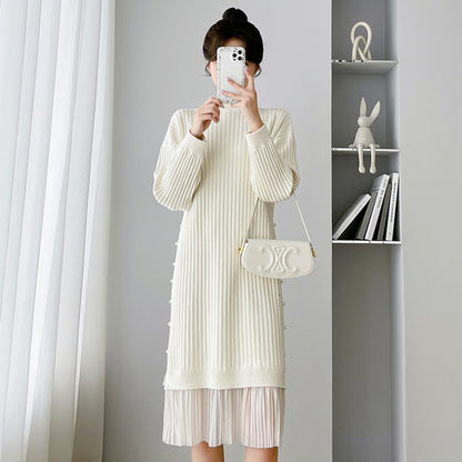 Robe tricot élégante pour femmes avec un design côtelé à la mode et des détails de bouton en perles Chic und Stil