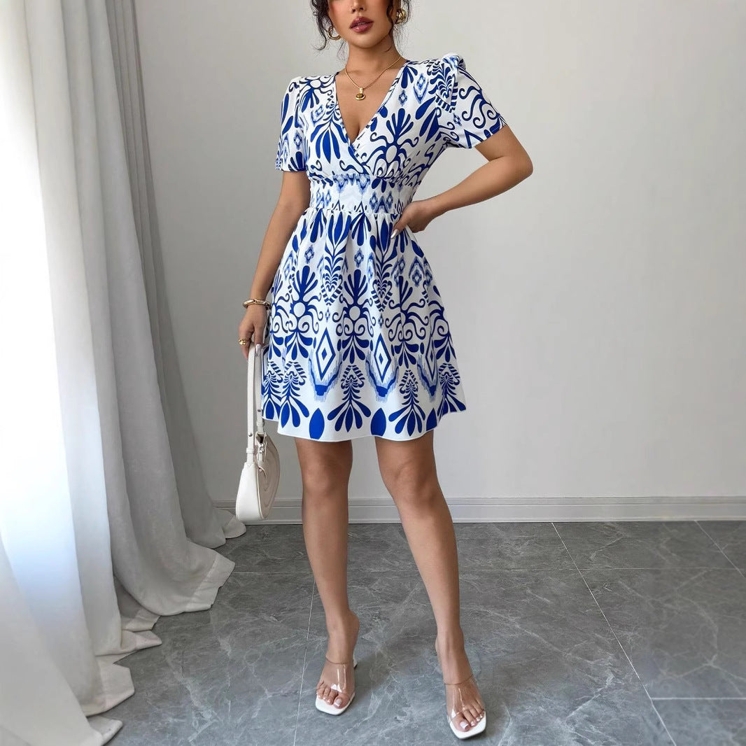 Robe d'été ludique pour femmes avec décolleté en V Chic und Stil