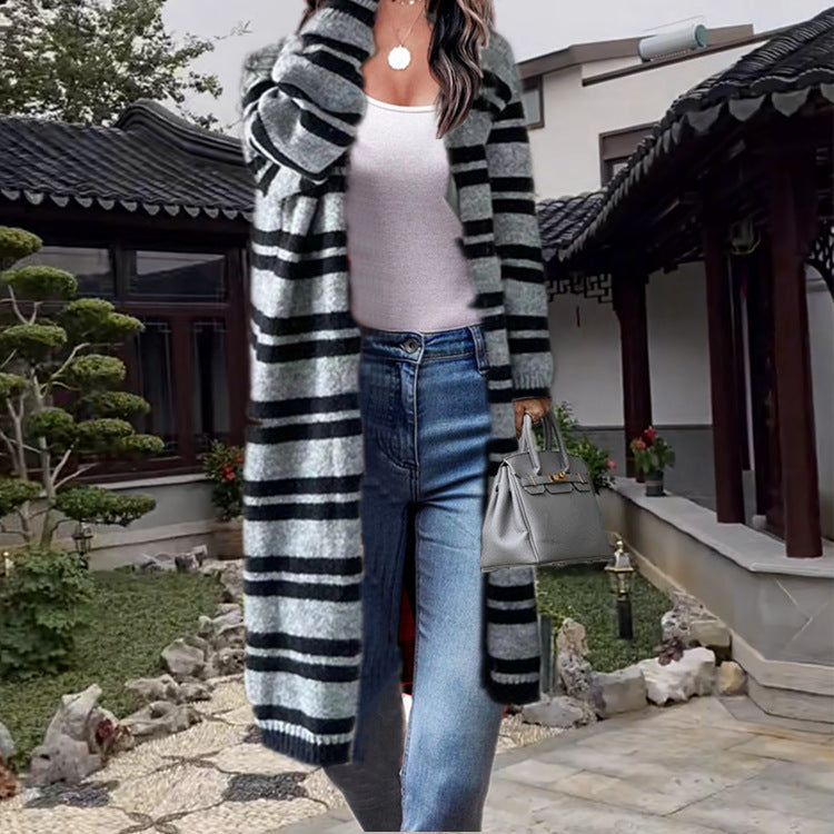 Dames cardigan plus long tricoté avec des détails modernes de rayures Chic und Stil