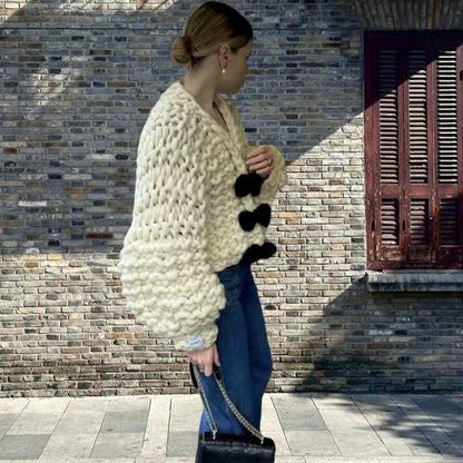 Dames Pull en tricot douillet avec de grands boutons Chic und Stil