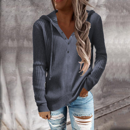 Sweat à capuche pour femmes au design ribbed à la mode avec patte de boutons Chic und Stil