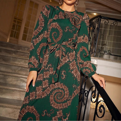 Robe maxi élégante pour femmes avec détails floraux et ceinture Chic und Stil