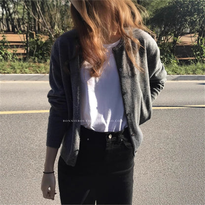 Dames cardigan fin avec patte de boutonnage et matériau doux Chic und Stil