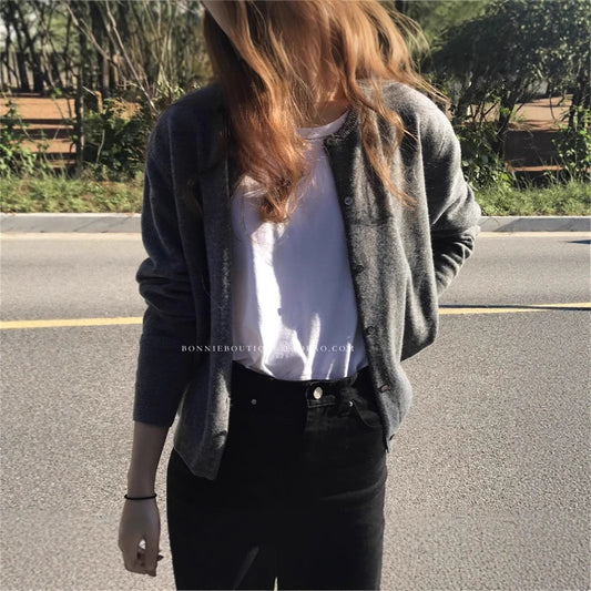 Dames cardigan fin avec patte de boutonnage et matériau doux Chic und Stil