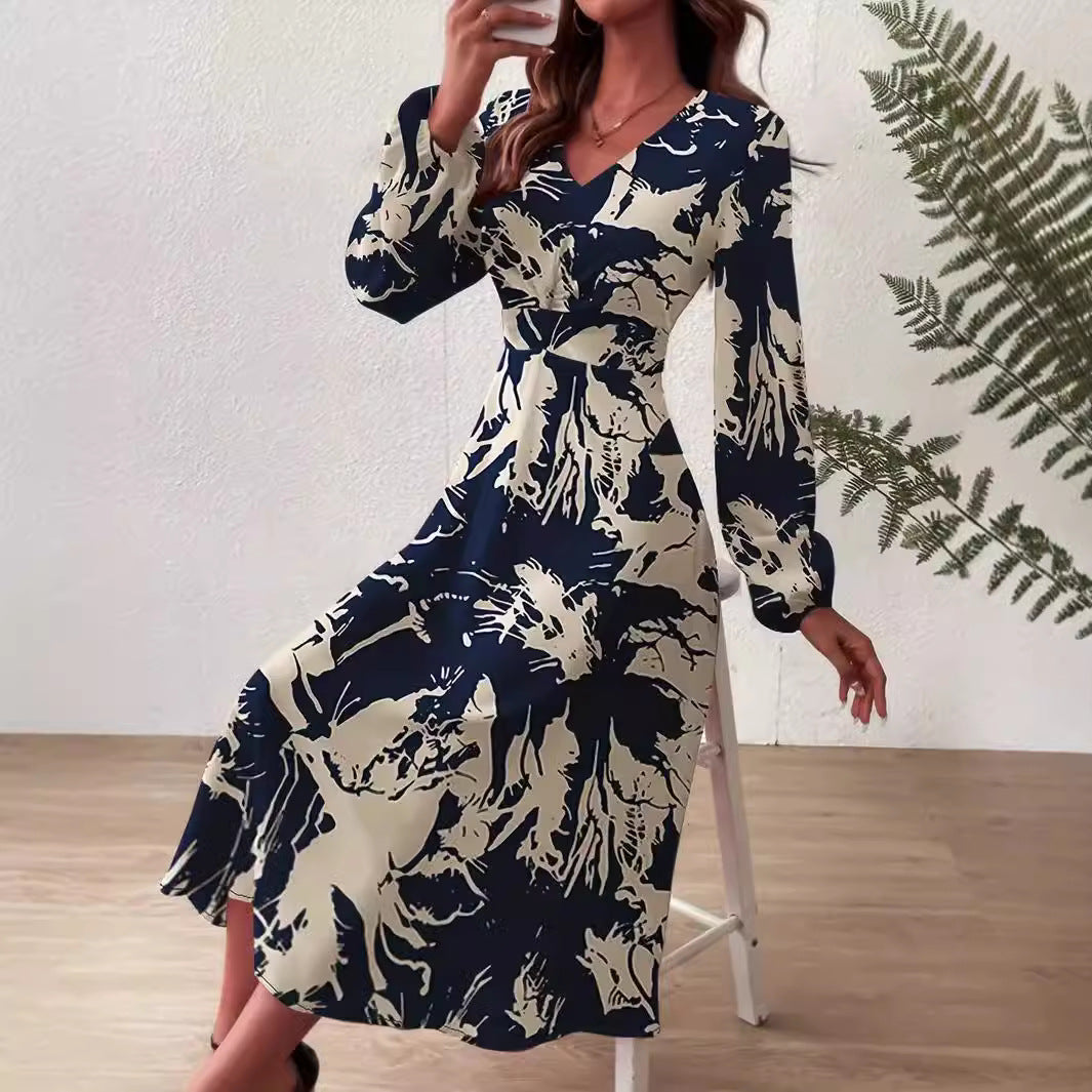 Robe midi pour femmes avec des détails floraux et un élégant décolleté en V Chic und Stil