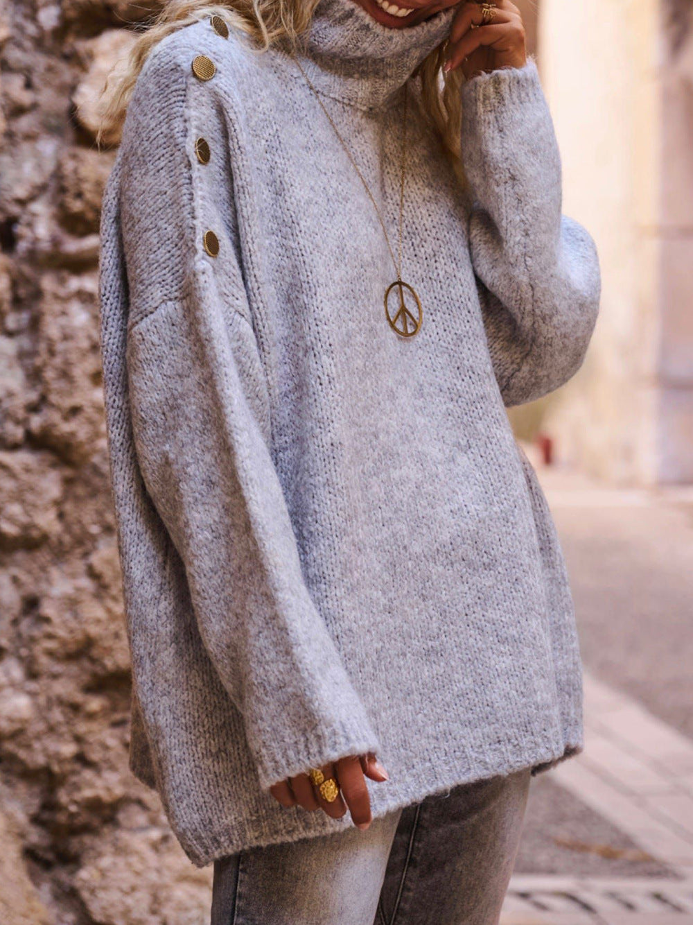 Pull en grosse maille pour femmes avec col haut et détails de boutons à la mode Chic und Stil