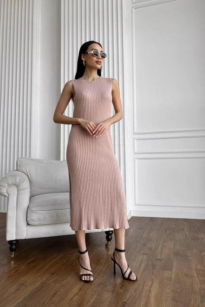 Robe en tricot élégante et cintrée pour femmes avec col haut et structure en côtes Chic und Stil