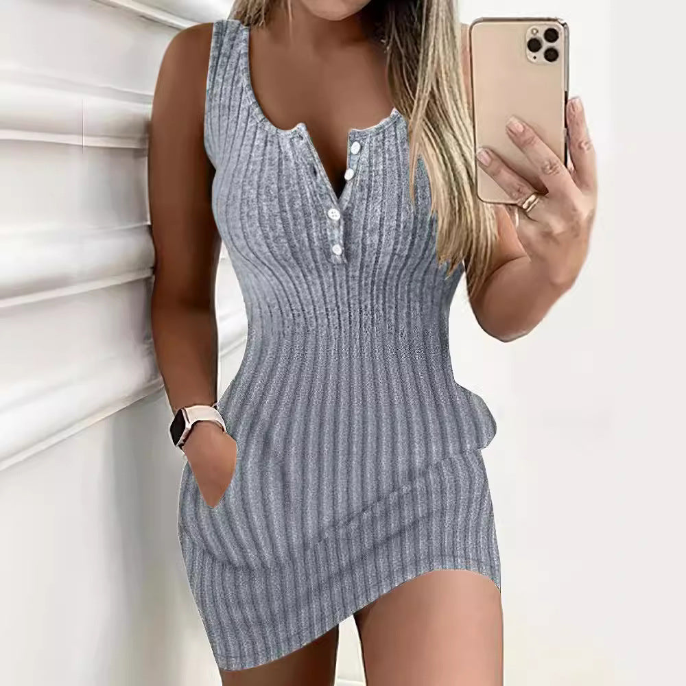 Robe mini casual en tricot à côtes pour femmes avec détails de boutons Chic und Stil