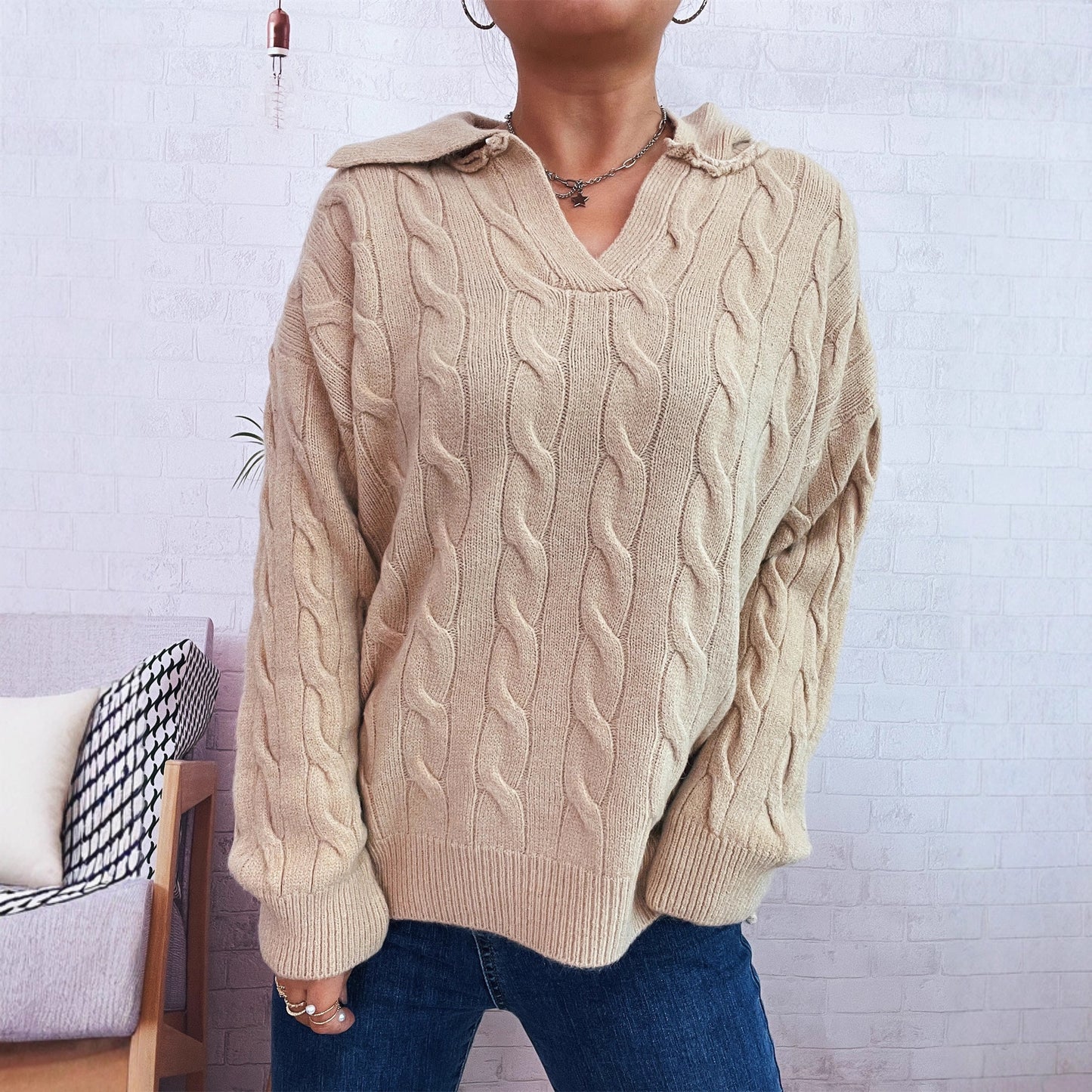 Pull en grosse maille pour femmes avec un design de tresses colorées et un col classique Chic und Stil
