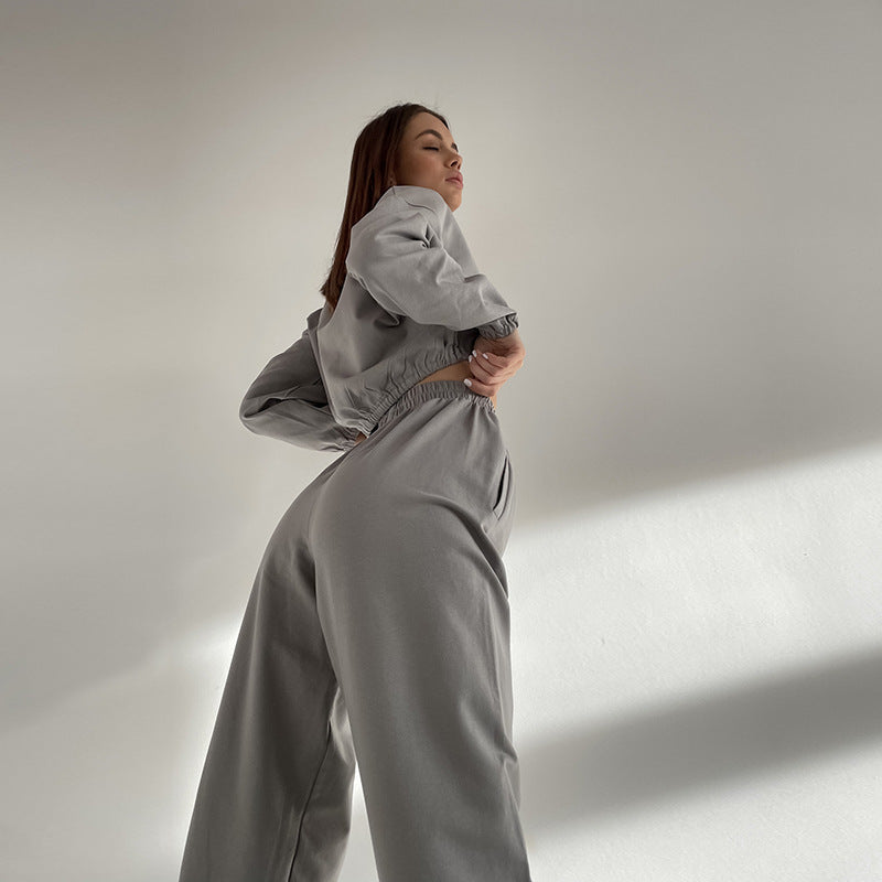 Casual tracksuit set for women with crop top and wide pants Chic and Style