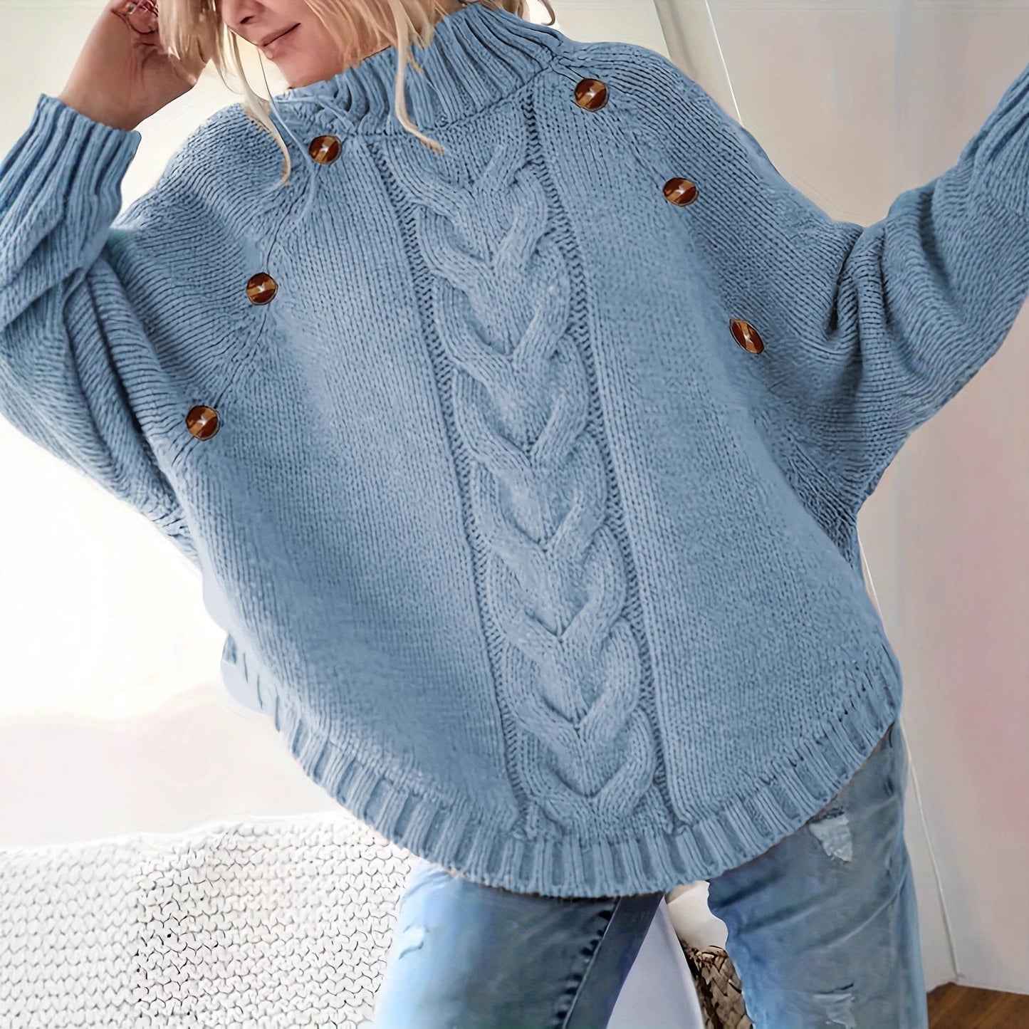 Pull en gros tricot pour femmes avec col haut et boutons décoratifs Chic und Stil