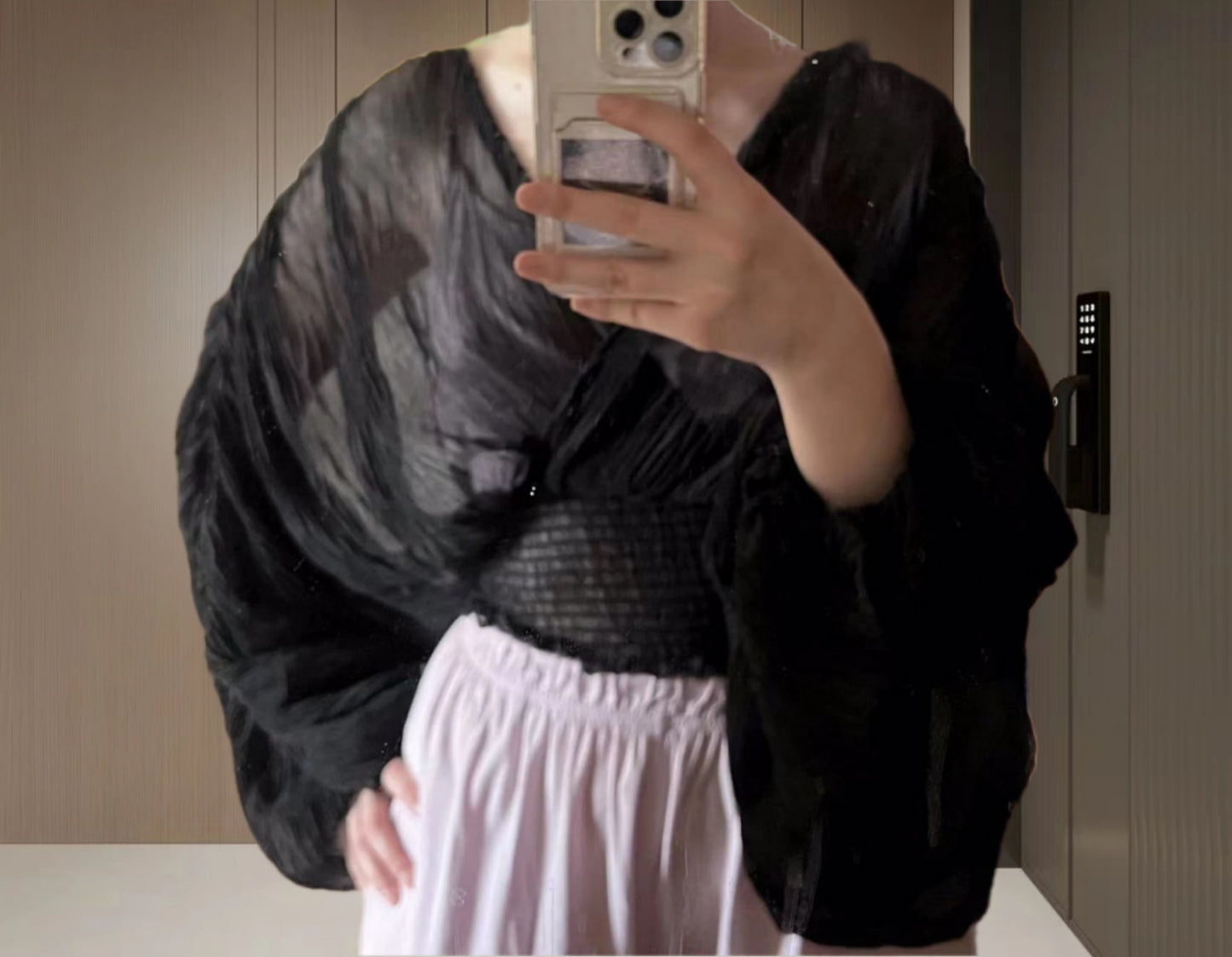 Blouse drapée pour femmes avec des manches volumineuses et un design élégant Chic und Stil