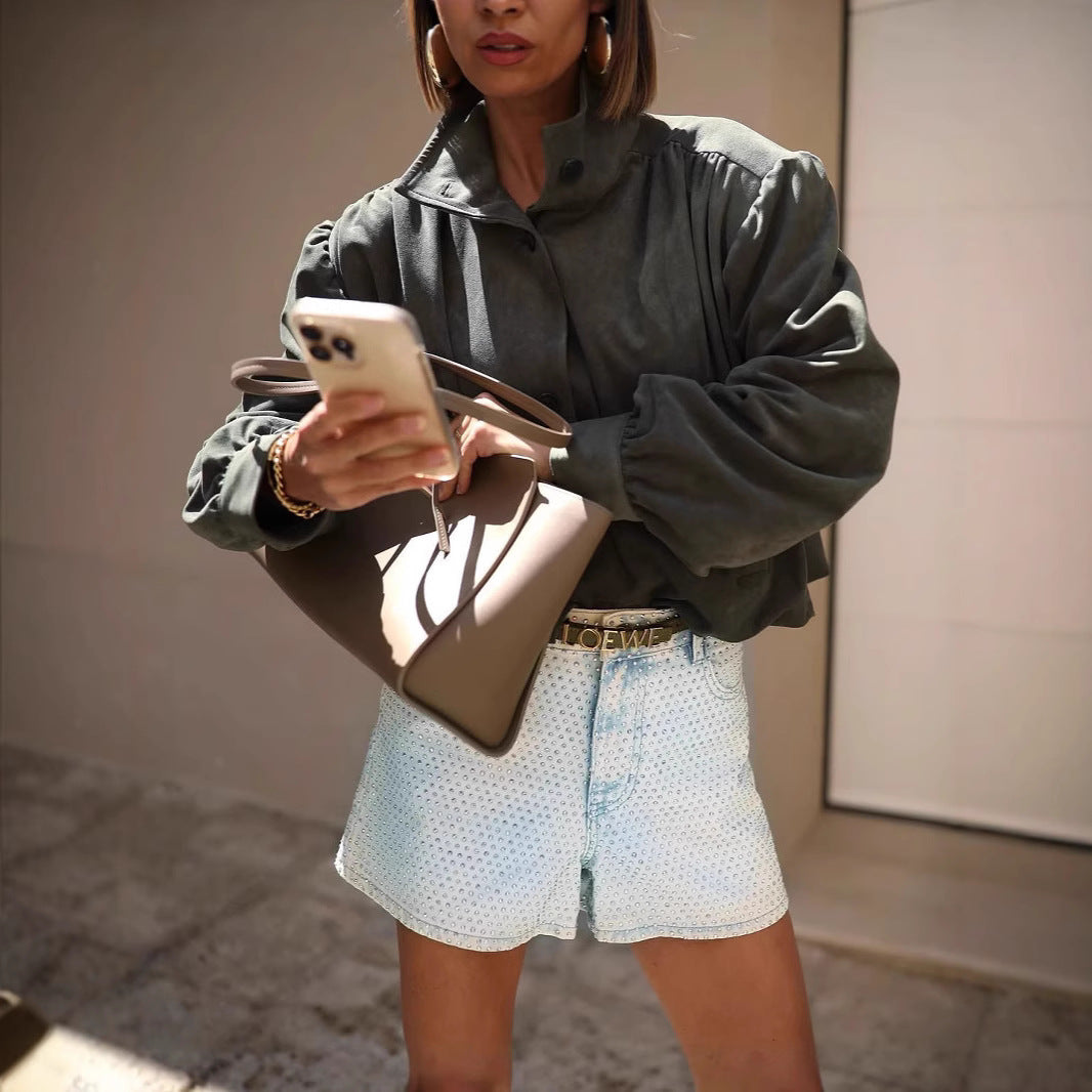 Chemisier oversize pour femmes avec un design plissé chic et des détails de boutons élégants Chic und Stil