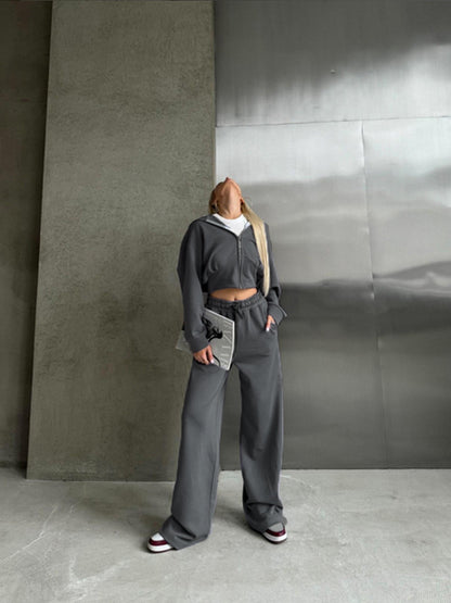 Dames Sweatpants avec hoodie court et coupe ample Chic und Stil