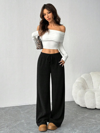 Casual loose-fit leisure pants for women in soft structured material Chic and Style