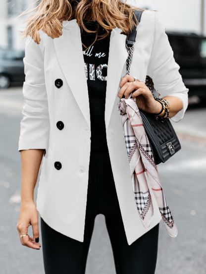 Blazer double boutonnage tendance pour femmes avec silhouette élancée et poches pratiques Chic und Stil
