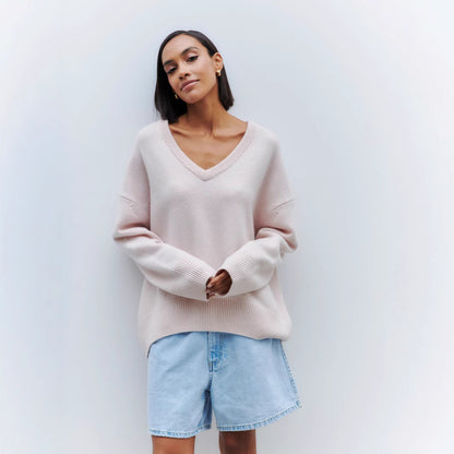 Pull en viscose pour femmes avec encolure en V profonde et larges bords Chic und Stil