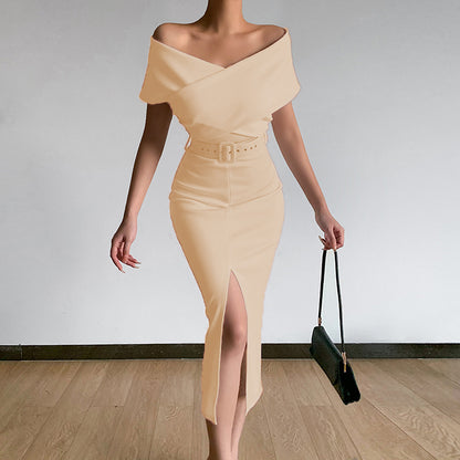 Robe midi pour femmes ajustée avec décolleté bardot et fente latérale Chic und Stil