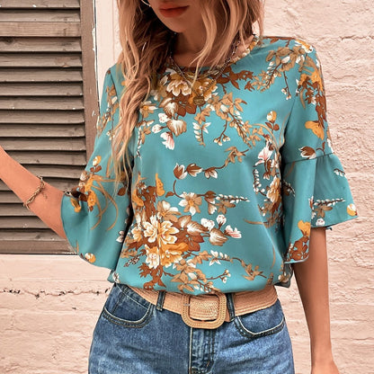 Blouse pour femmes avec des détails de volants et un imprimé floral Chic und Stil