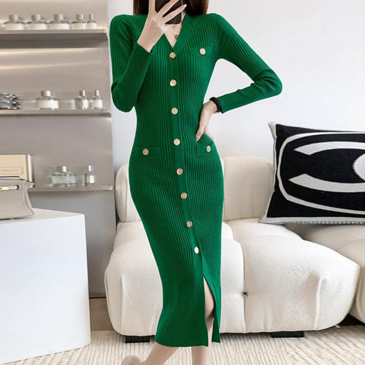 Robe tricot mi-longue pour femmes avec détails de boutons et fente latérale Chic und Stil