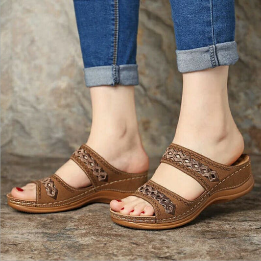 Sandales confortables pour femmes avec des brides perforées et semelle anatomique Chic und Stil