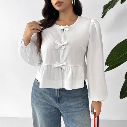 Chemisier femme avec des détails romantiques en volants et un nœud Chic und Stil