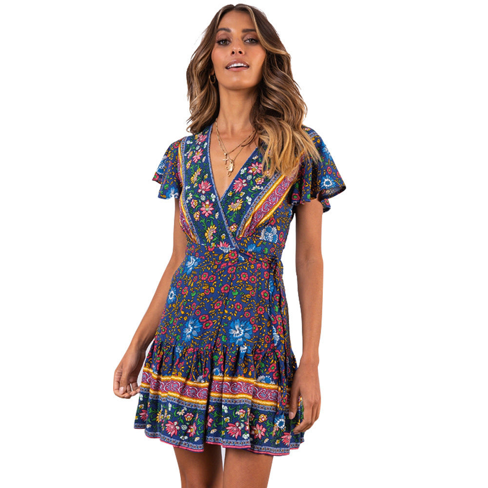 Robe portefeuille pour femmes avec design floral et détails volants Chic und Stil