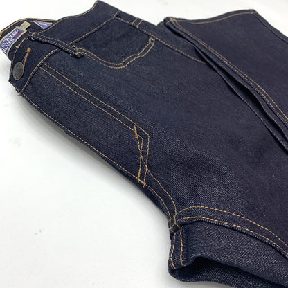 Women's jeans pants with a modern design featuring durable stitching and a timeless look Chic und Stil