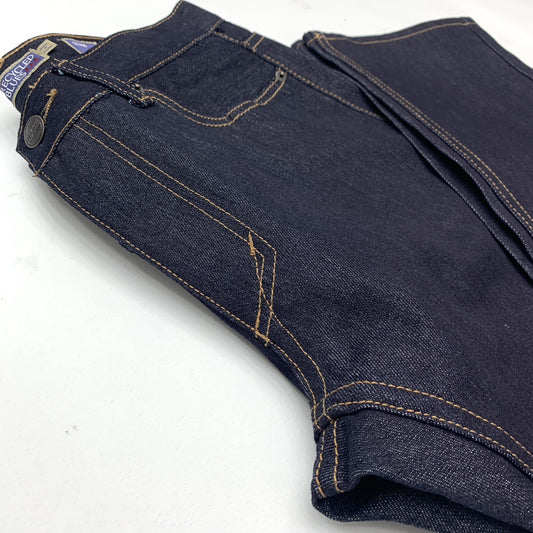 Women's jeans pants with a modern design featuring durable stitching and a timeless look Chic und Stil